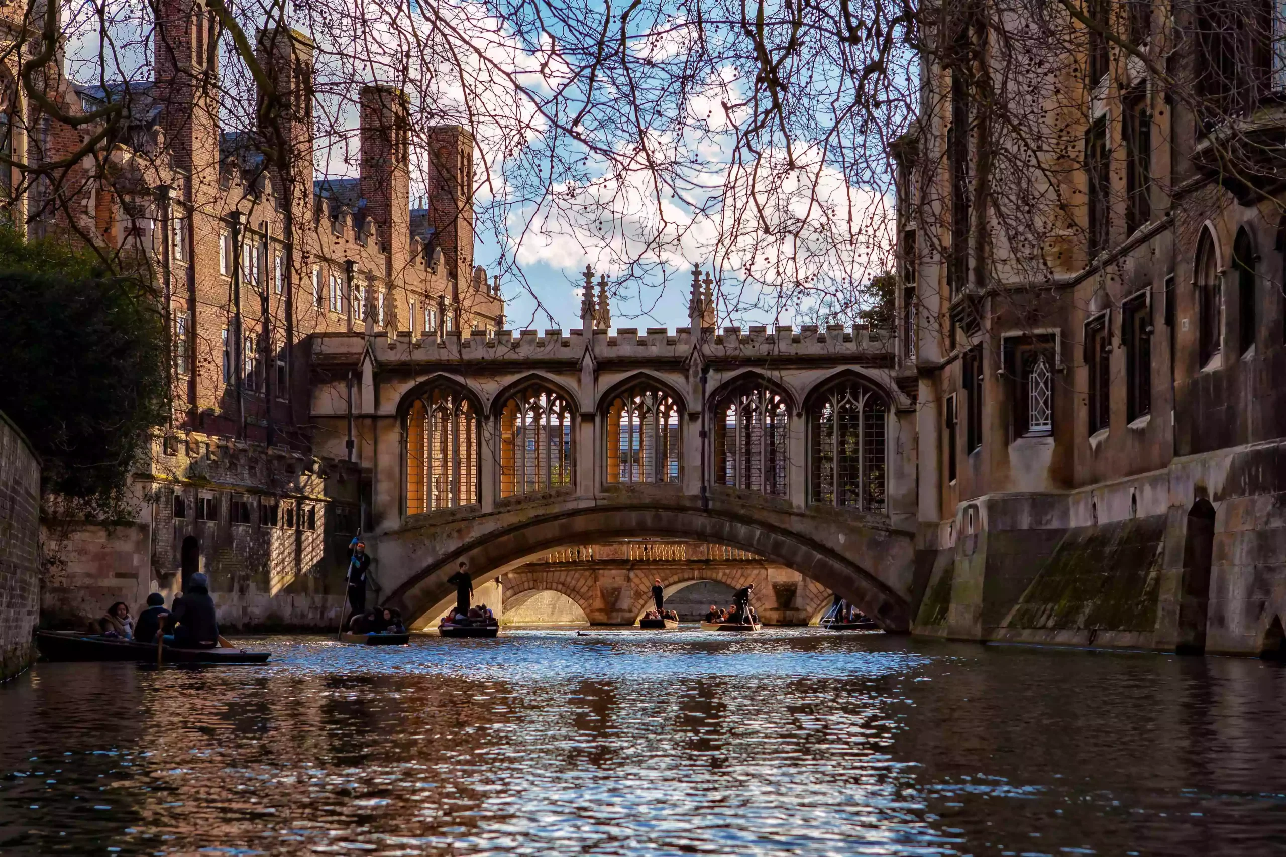 punting-on-river-cam-under-bridge-of-sighs--cambridge-1057544938-d2f4e459d6fc47cfbaebebbea661ae22